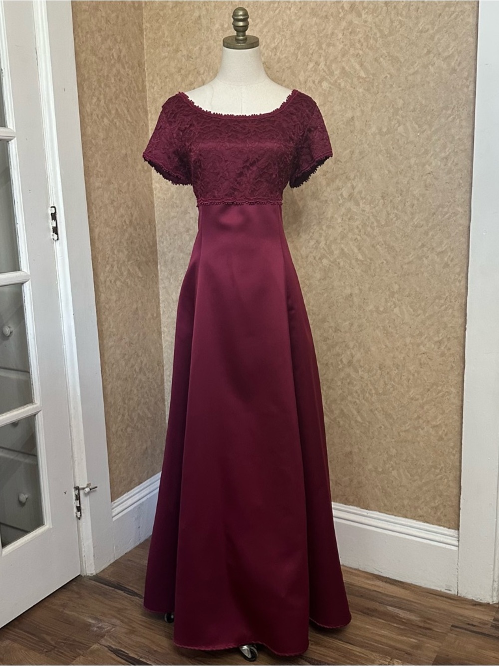 VTG Y2K 2000s Burgundy Wine Red Satin floral embroidered Short Sleeve Prom Dress